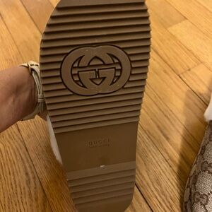 Size 7 Gucci fur lined slippers new never worn